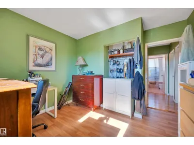8812 135a AV S NW photo 38