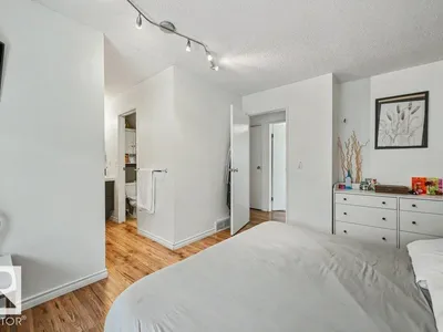 8708 25A AV NW photo 21