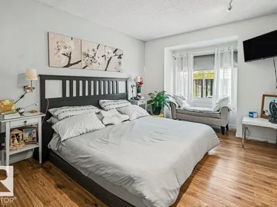 8708 25A AV NW photo 20