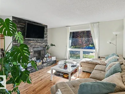 8708 25A AV NW photo 7
