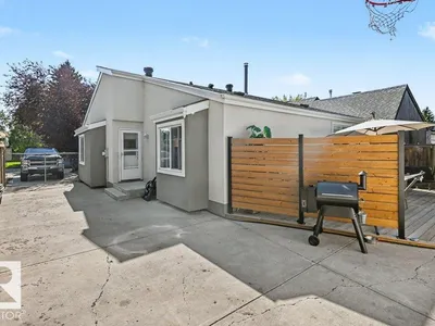 8708 25A AV NW photo 39