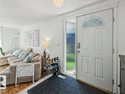 8708 25A AV NW photo 6