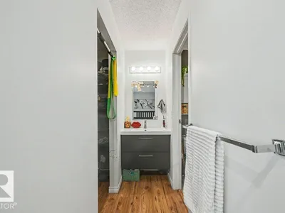 8708 25A AV NW photo 22