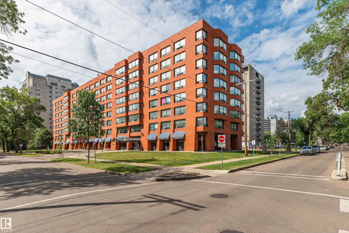 #815 10160 114 ST NW exterior