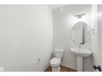 1084 MCLEOD AV photo 13