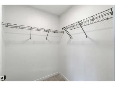 1084 MCLEOD AV photo 33