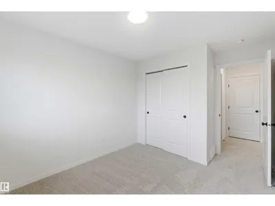 1084 MCLEOD AV photo 26