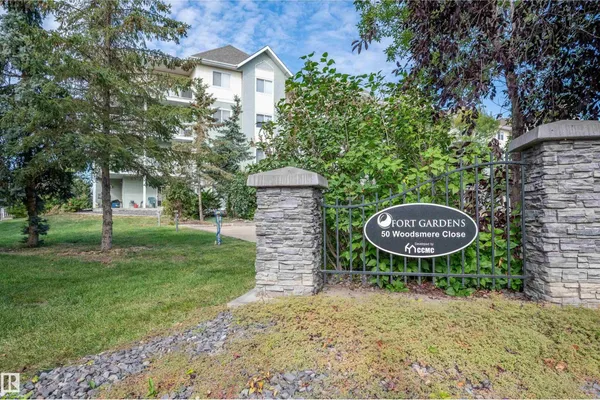 #130 50 WOODSMERE CL photo 2