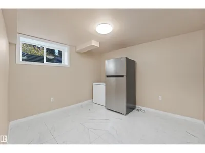 18623 70 AV NW photo 32