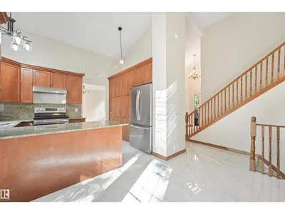 18623 70 AV NW photo 9