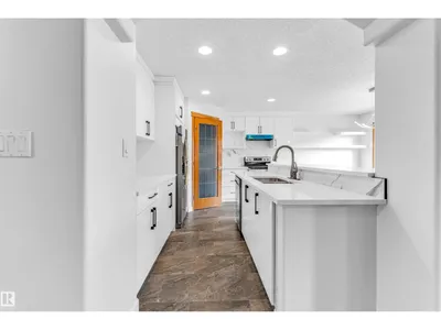 10621 175A AV NW photo 26