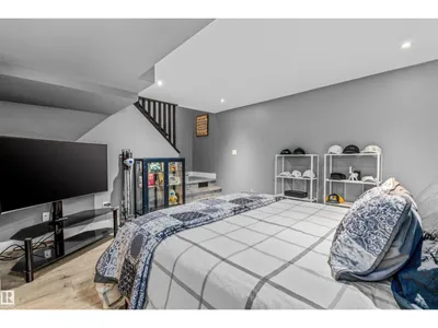 10321 137 ST NW photo 39