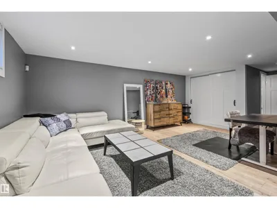 10321 137 ST NW photo 40