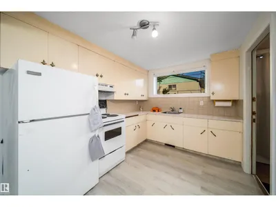 12825 102 ST NW photo 30