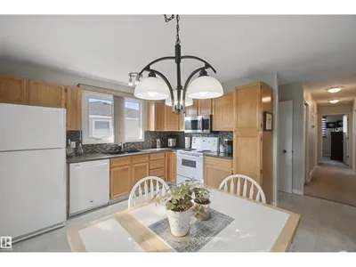11439 144 AV NW NW photo 12