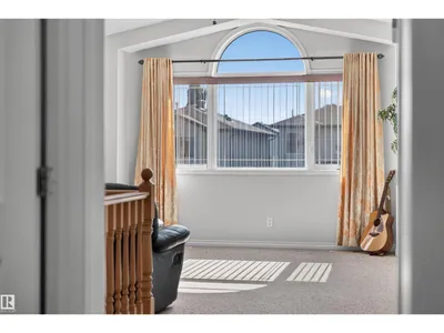1524 37B AV NW photo 20