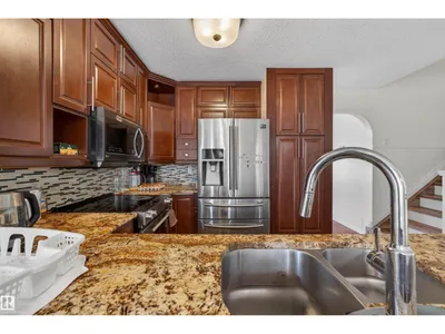 9007 169 AV NW photo 12