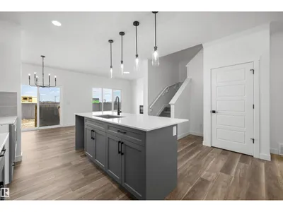 19111 20 AV NW photo 10