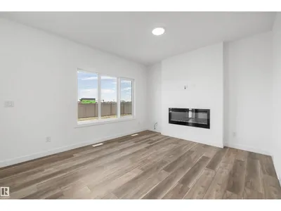 19111 20 AV NW photo 14