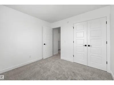 19111 20 AV NW photo 27