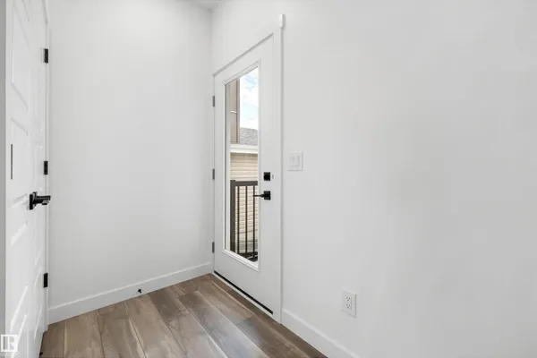 19111 20 AV NW photo 3
