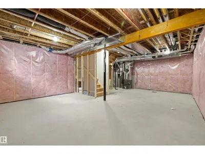 19111 20 AV NW photo 39