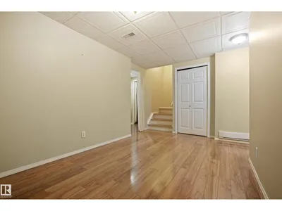 7903 12 AV SW SW photo 28