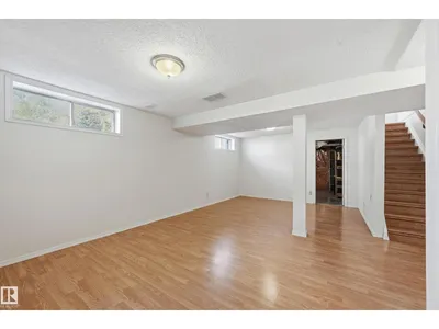 11102 11A AV NW photo 27