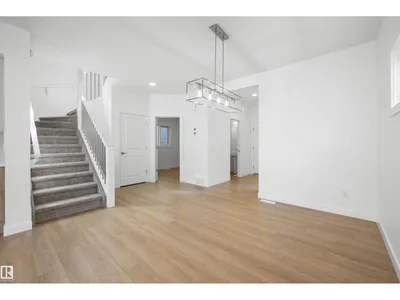2523 210 ST NW photo 7