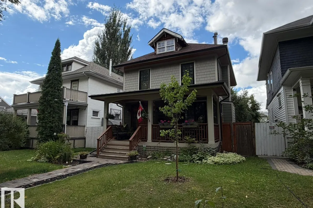 10994 126 ST NW exterior
