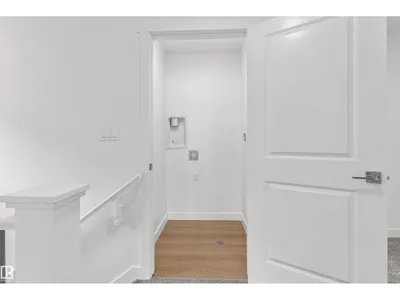 924 18 AV NW photo 21