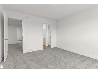 924 18 AV NW photo 32