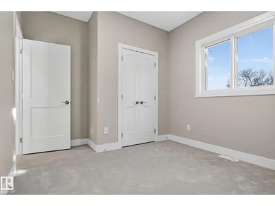 9736 73 AV NW photo 32