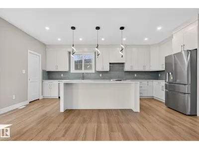 9736 73 AV NW photo 8