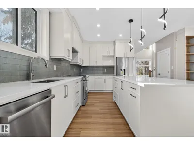 9736 73 AV NW photo 5