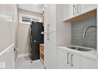 9736 73 AV NW photo 40