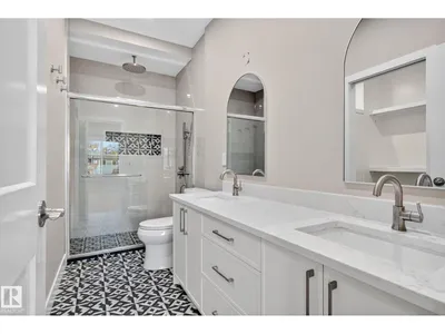 9736 73 AV NW photo 36