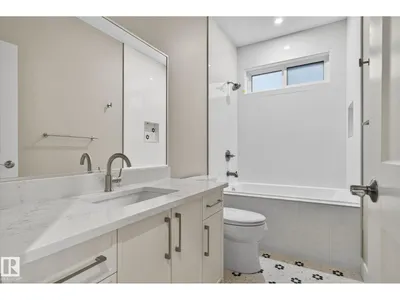 9736 73 AV NW photo 39