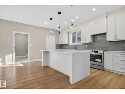 9736 73 AV NW photo 10