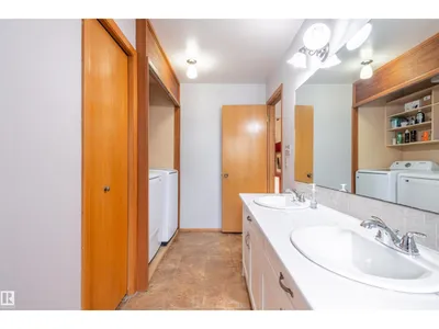 10606 25A AV NW photo 34