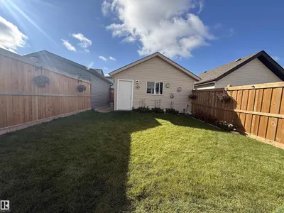 6283 176 AV NW photo 30