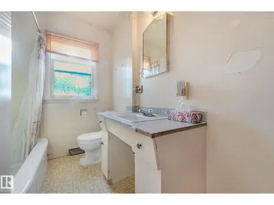 11507 135 ST NW photo 19