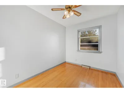 11507 135 ST NW photo 21