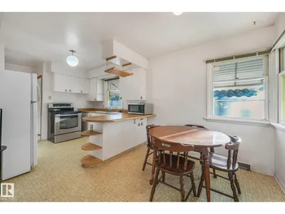 11507 135 ST NW photo 9