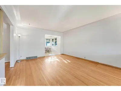 11507 135 ST NW photo 7