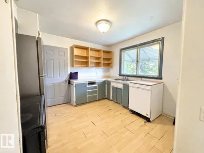 12113 127 ST NW photo 4