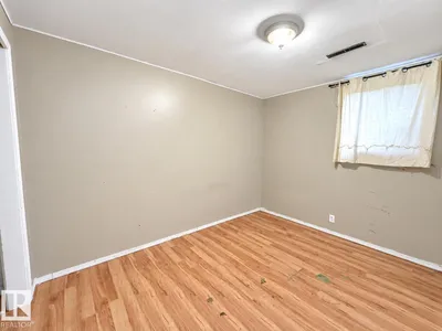 12113 127 ST NW photo 9