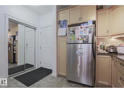 #319 12408 15 AV SW SW photo 9