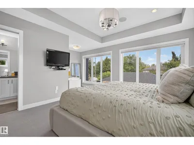 11018 122 ST NW photo 24