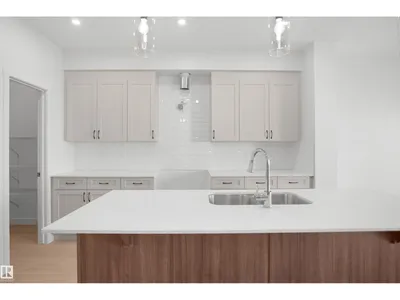 956 17 AV NW photo 7